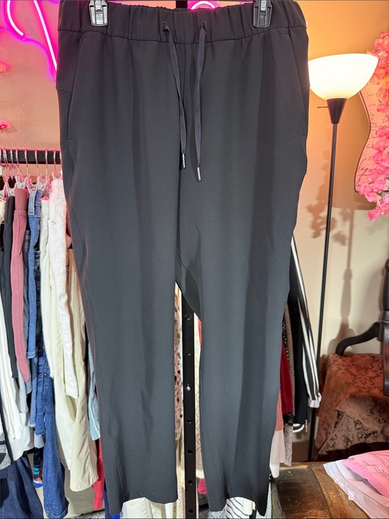 lululemon athletica Pants - Lululemon On The Fly Black Sz10 New Condition